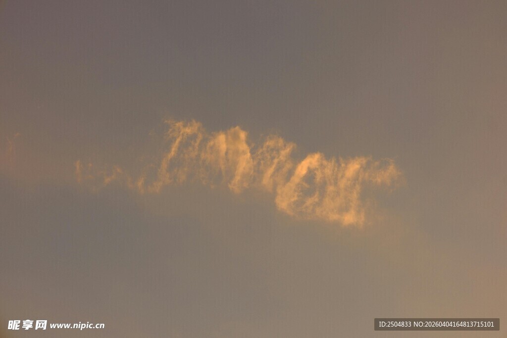 天空中独特的金色云彩
