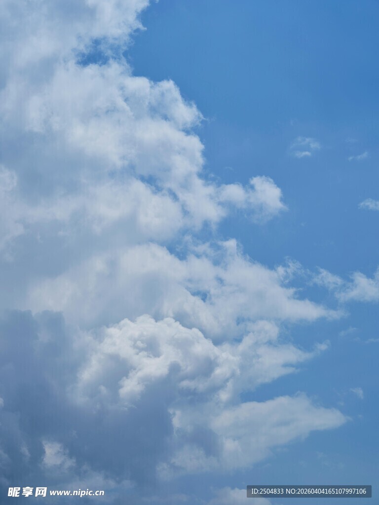 蓝天白云美景图