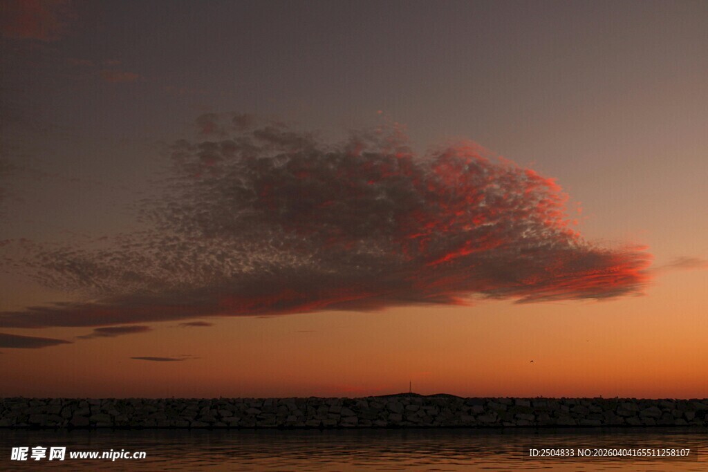夕阳下的绚烂云彩