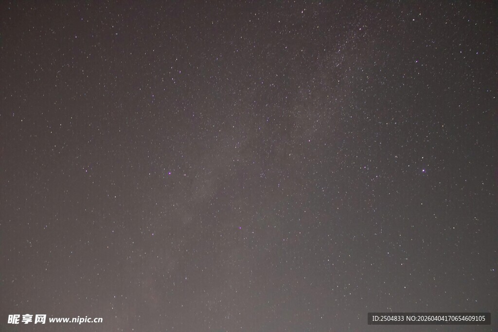 暗背景下的朦胧景象