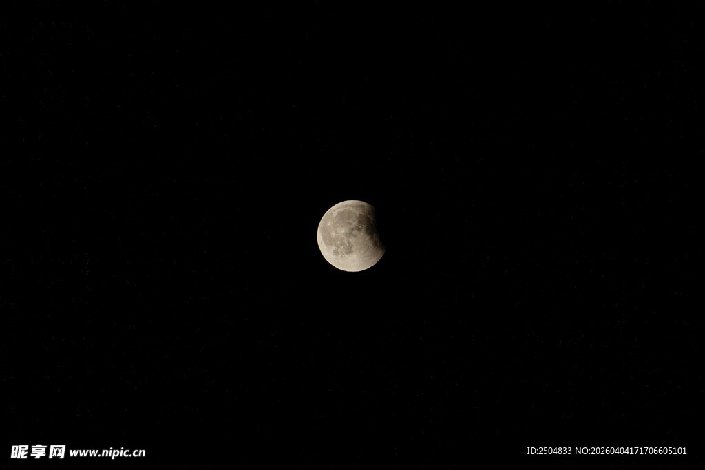 夜空中的弯弯月亮