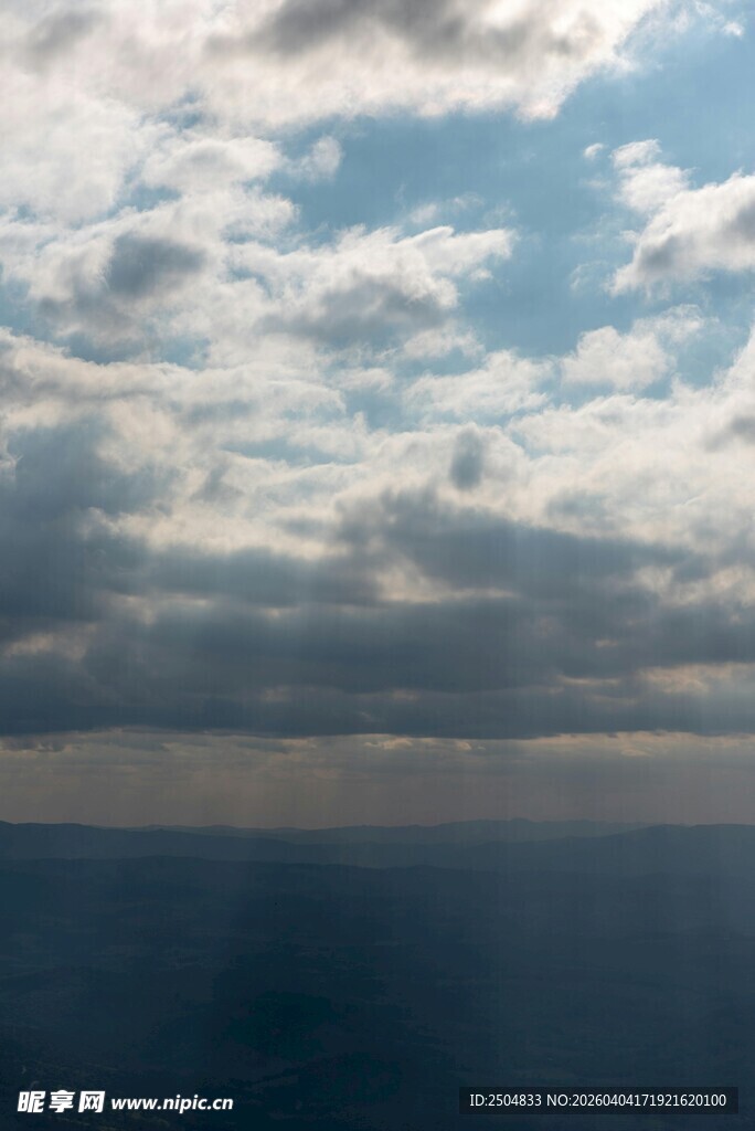 海上天空的云层景观