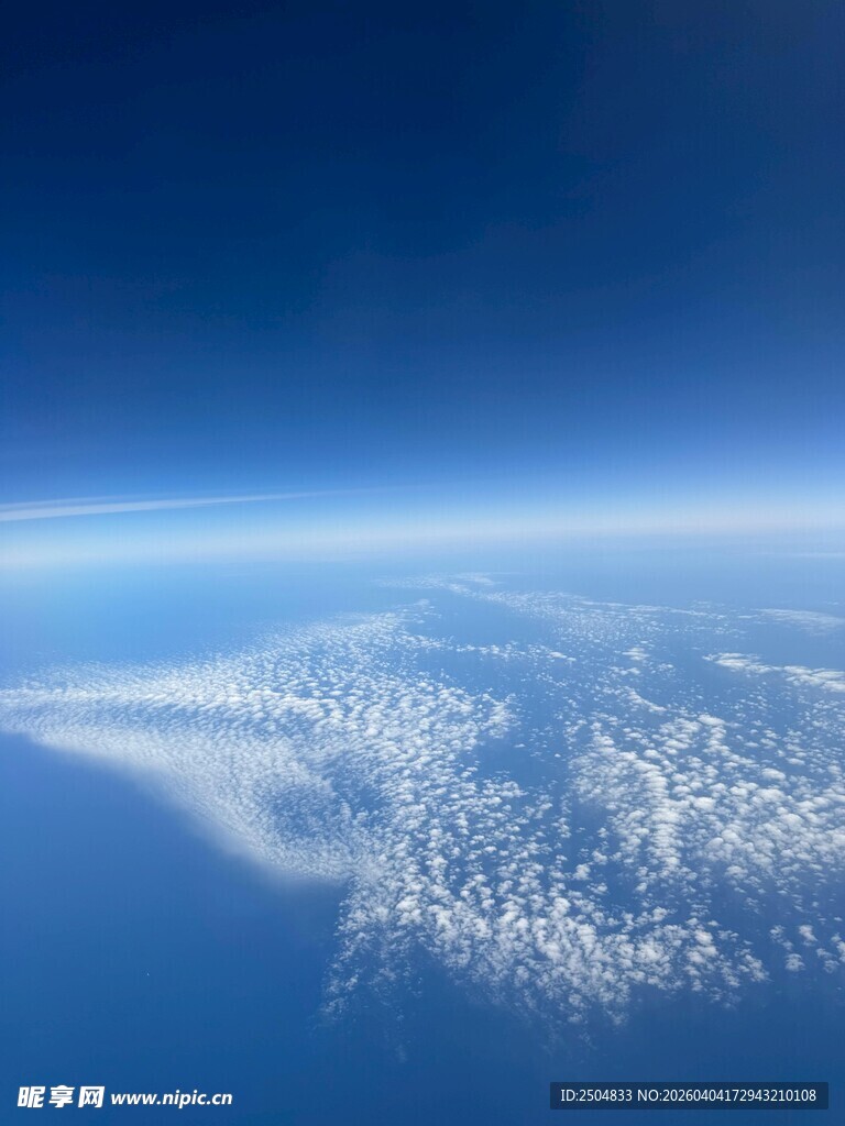 高空俯瞰云层美景