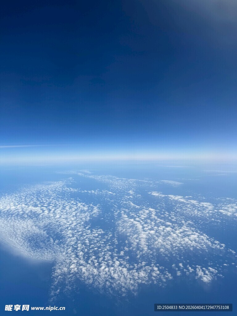 高空俯瞰云海美景