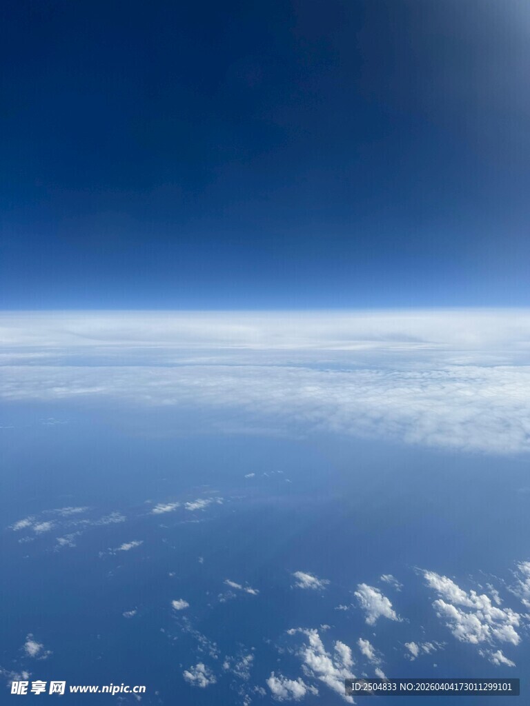 高空俯瞰云海美景