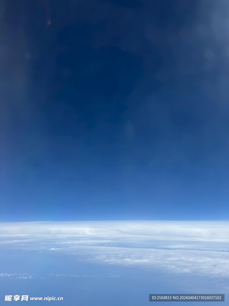 高空俯瞰云海美景