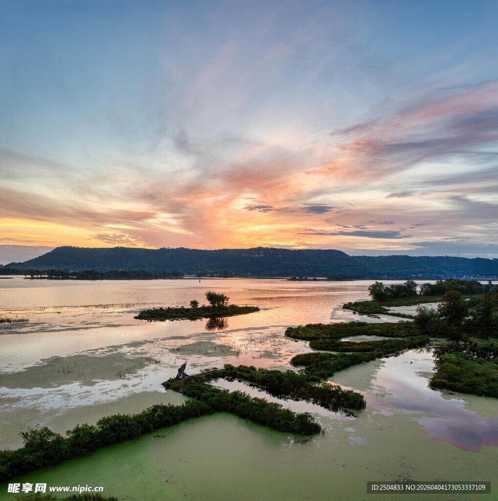 湖畔绝美日落风光