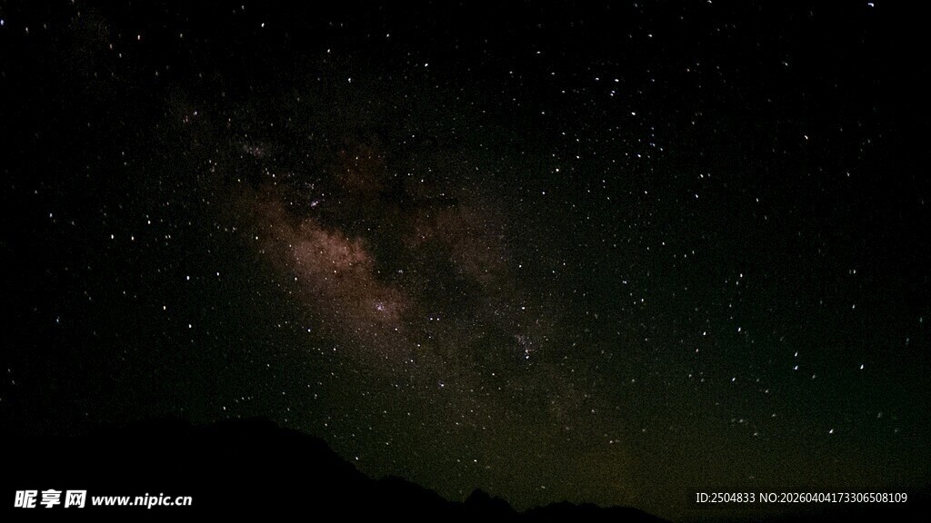 璀璨星空下的壮丽宇宙景观