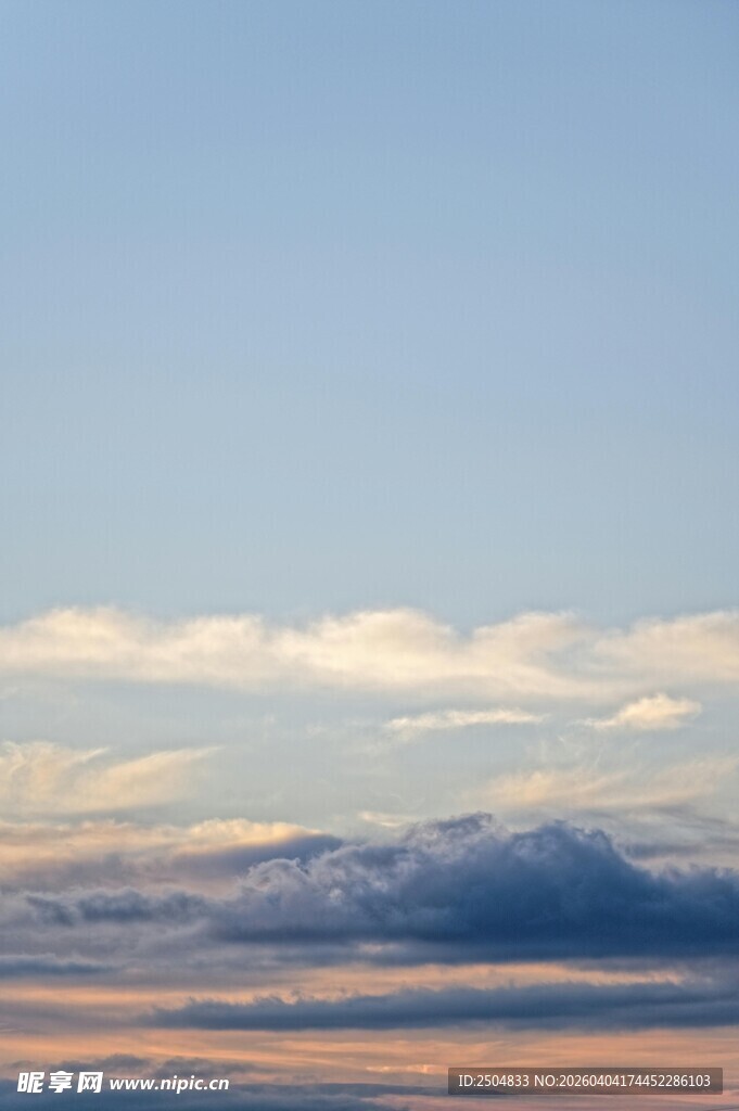 蓝天之下的云海景观