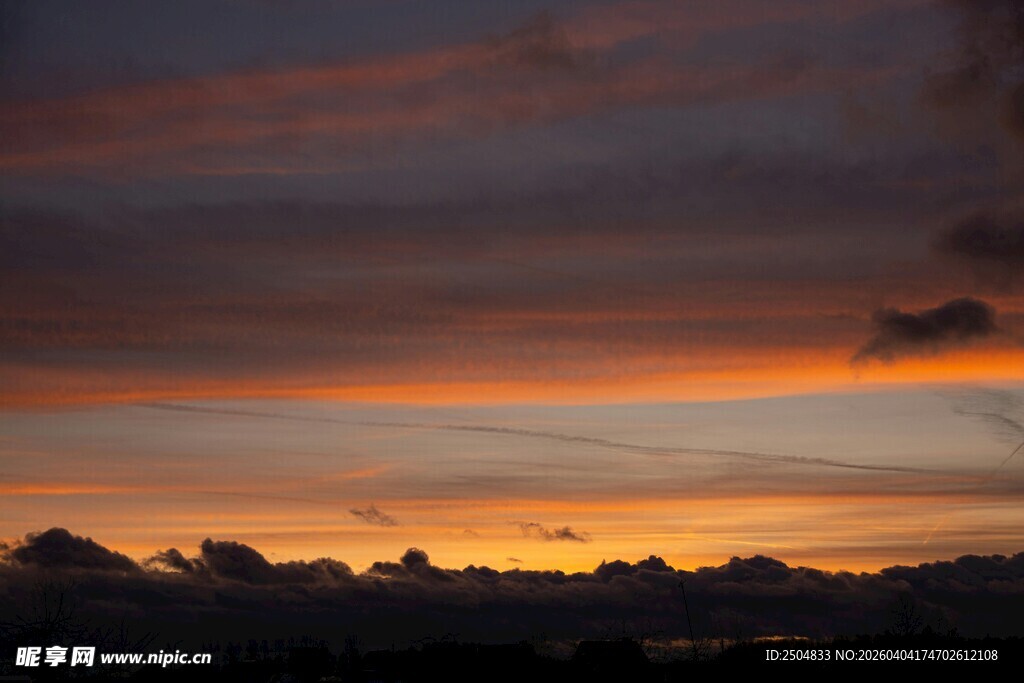 日落时分的绚丽天空