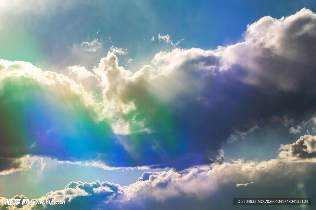 绚丽天空中的梦幻云彩