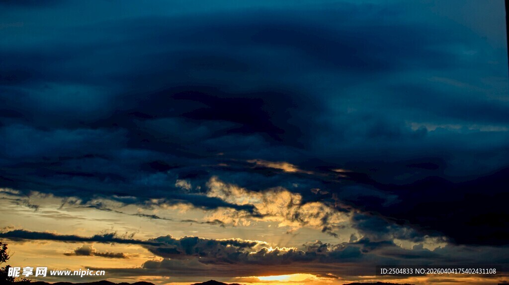 黄昏时分的壮丽天空景色