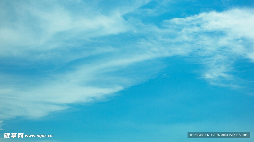 晴朗蓝天 轻柔白云飘动