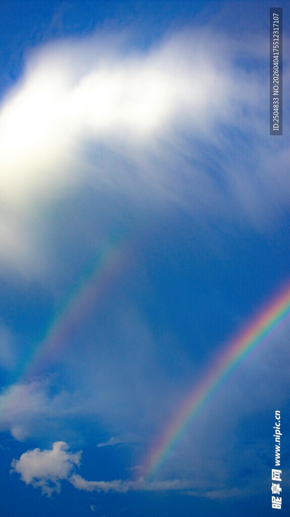 天空中绚丽双彩虹