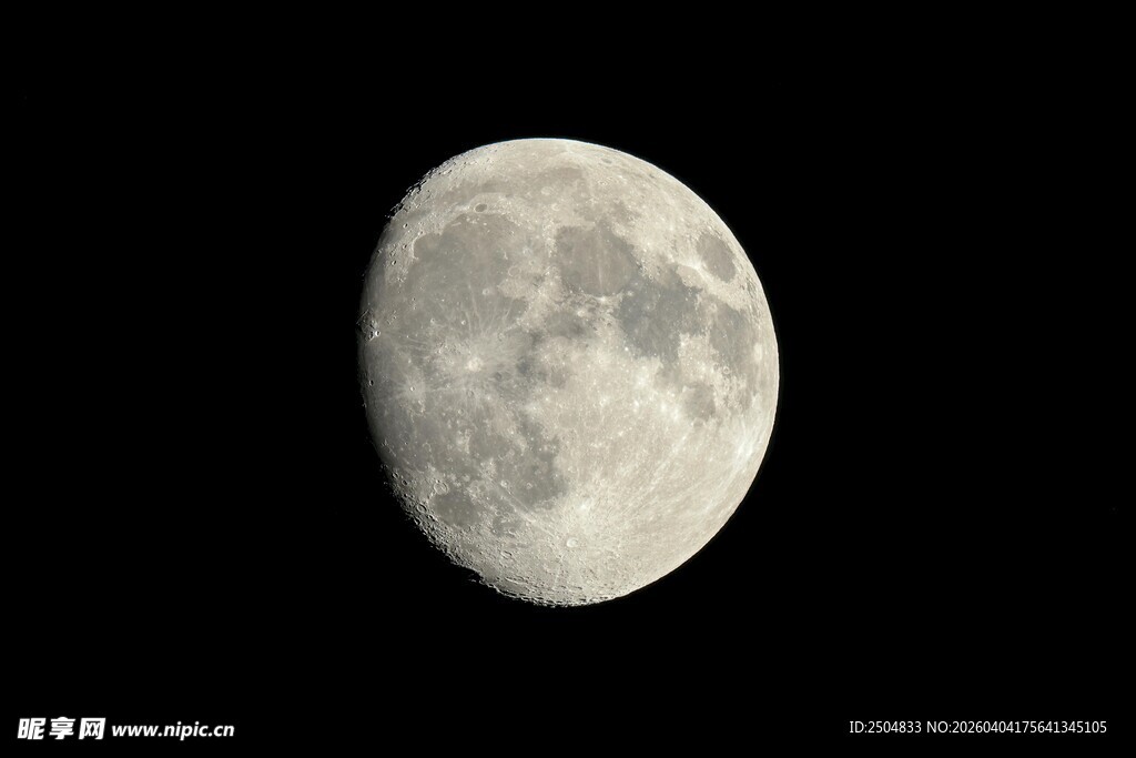 夜空中的皎洁明月
