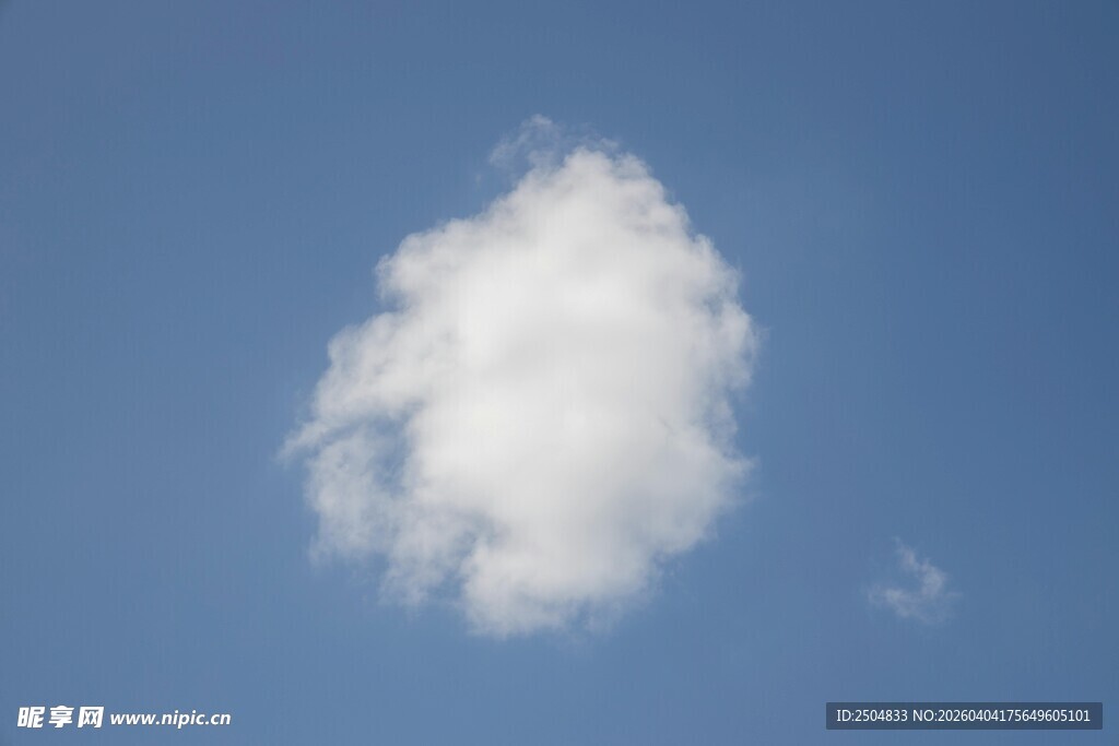 蓝天下的一朵洁白云朵