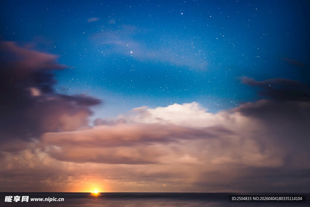 日落时分的天空美景