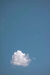 蓝天中的一朵白云