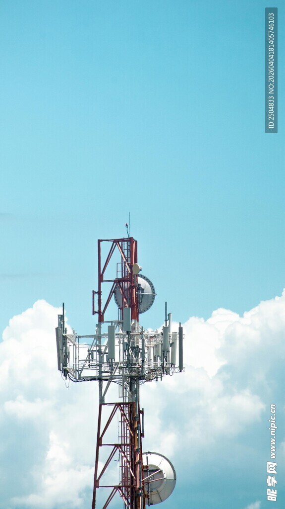 高耸的通信铁塔