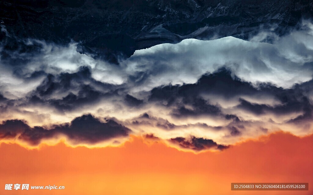 壮丽天空下的绚烂云霞