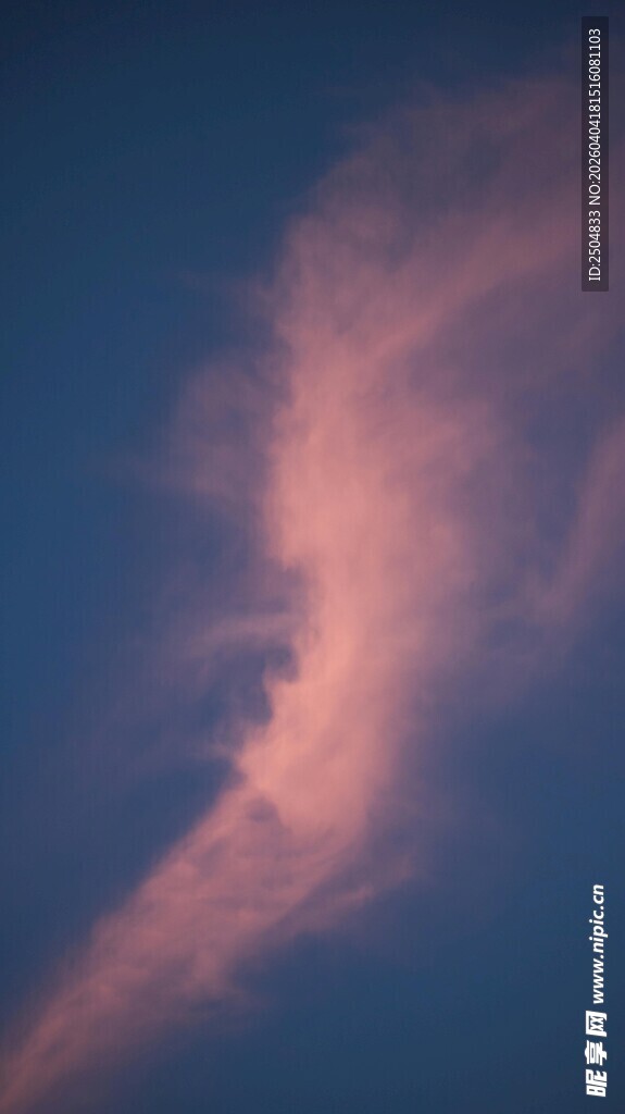 梦幻天空中的绚丽云彩