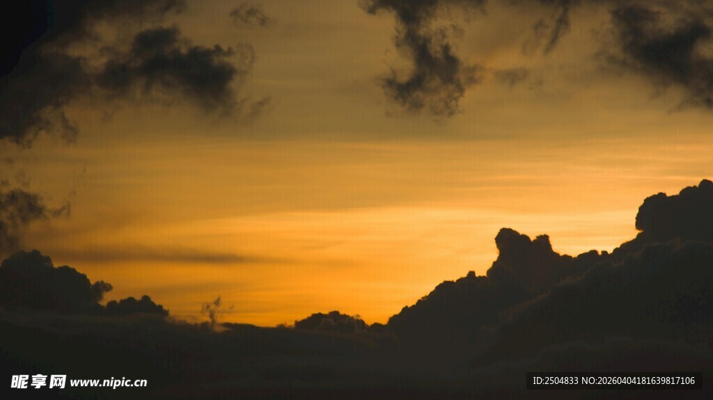 黄昏时分的壮丽云霞