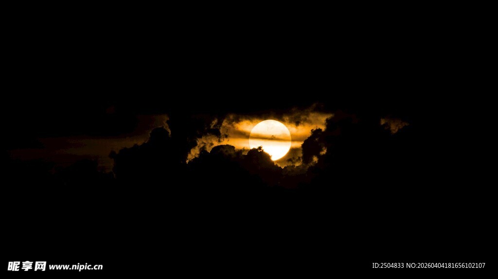 黑暗中的温暖光亮