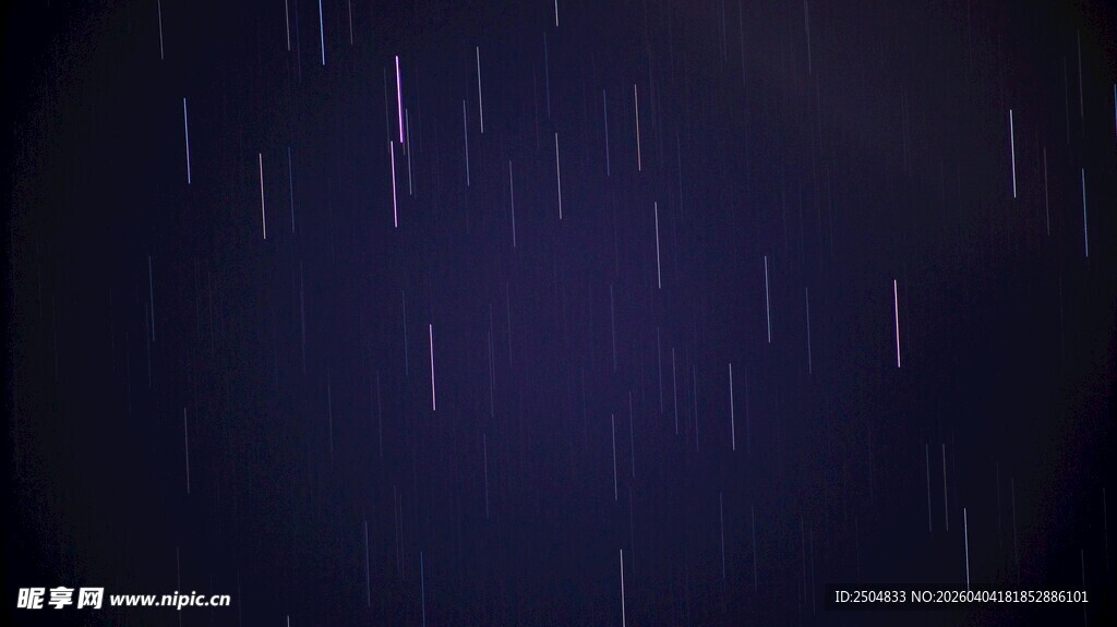 夜空中的细密雨滴