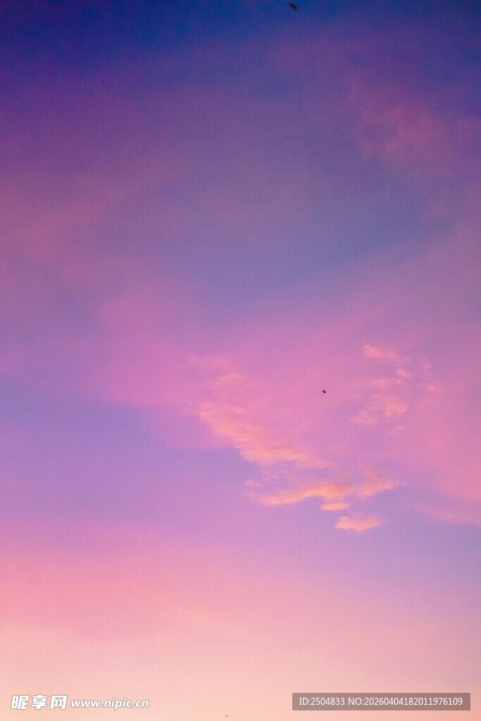 梦幻粉紫色天空美景