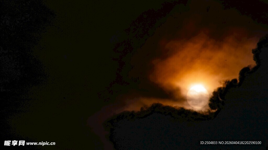 夜空中闪耀的神秘光晕