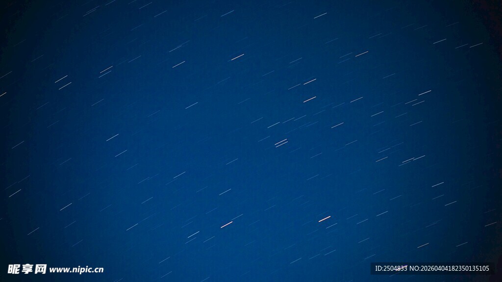 深蓝色背景下的细微颗粒