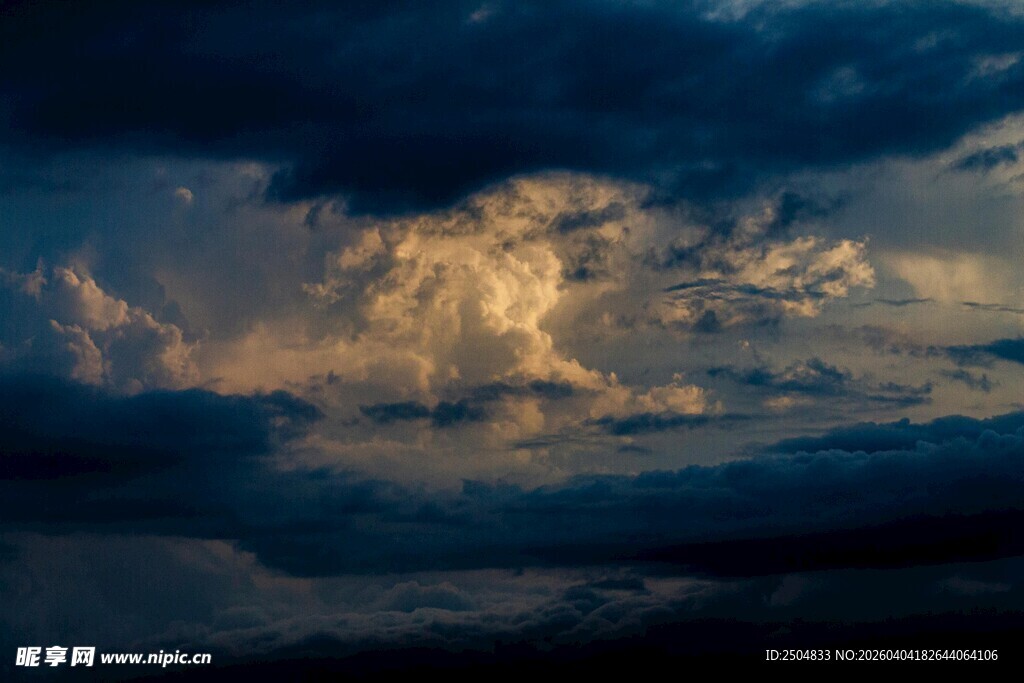 壮丽天空中的云层景观