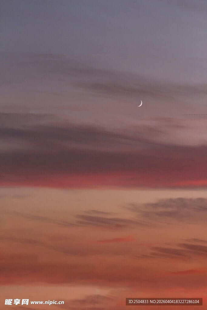 黄昏时分的绚烂天空美景