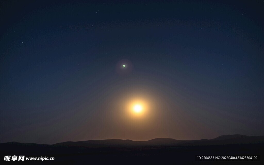 夜幕下的明亮月色