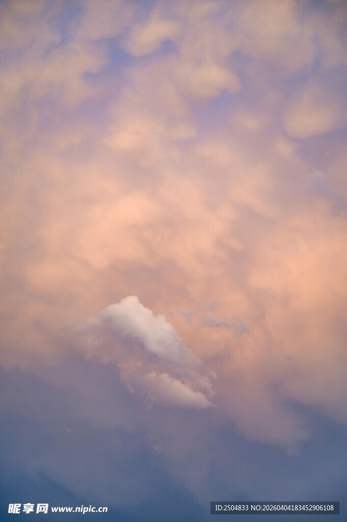 梦幻天空中的绚丽云彩