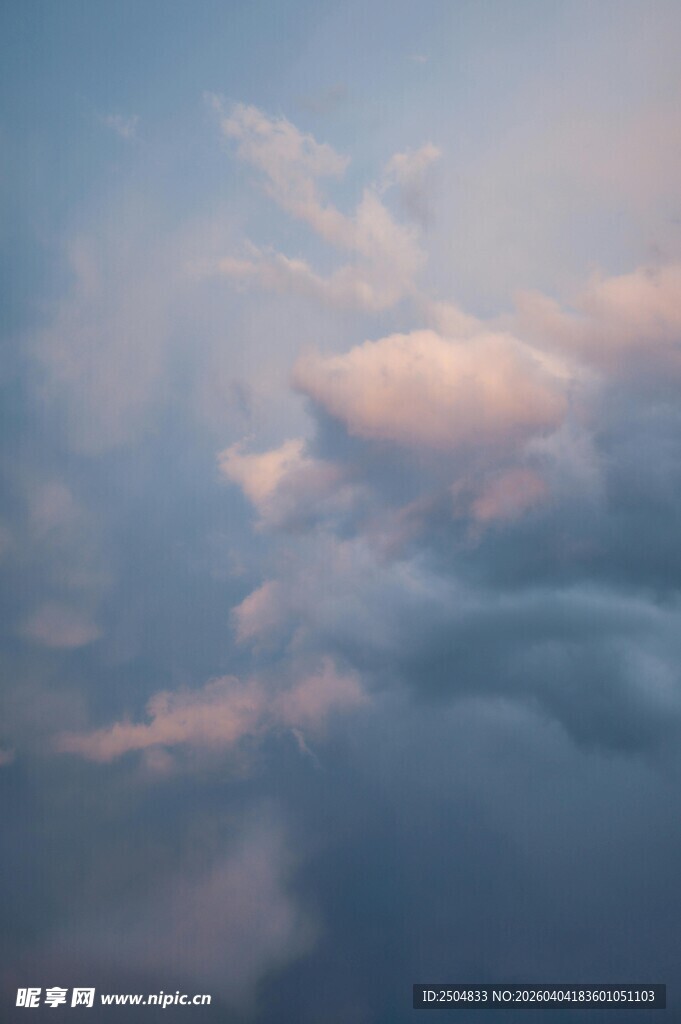 梦幻天空中的绚丽云彩