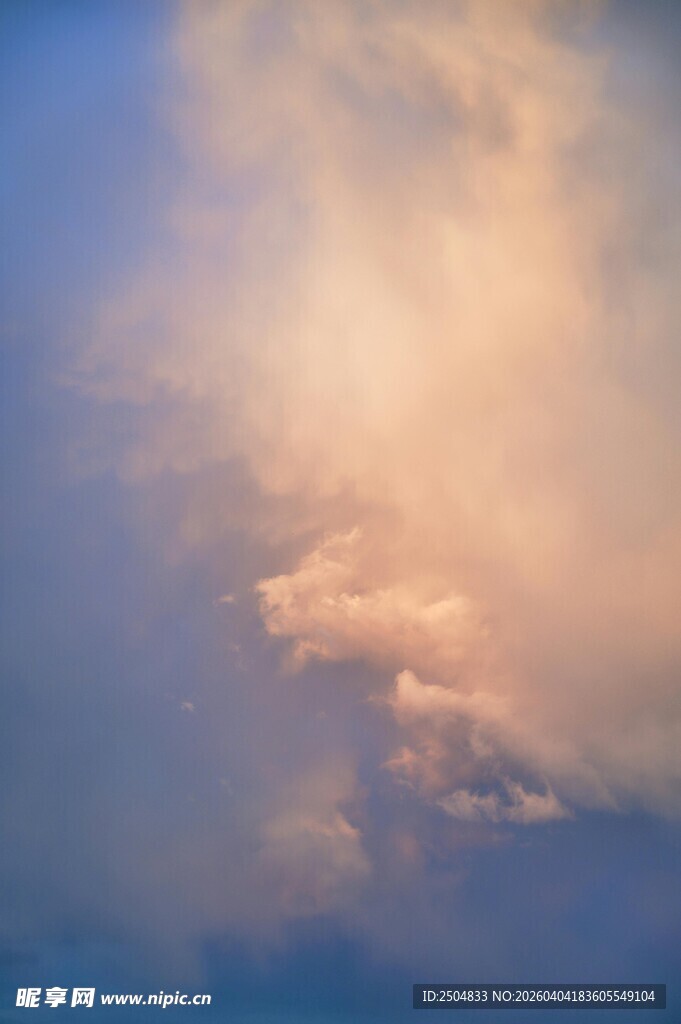 梦幻天空中的绚丽云彩