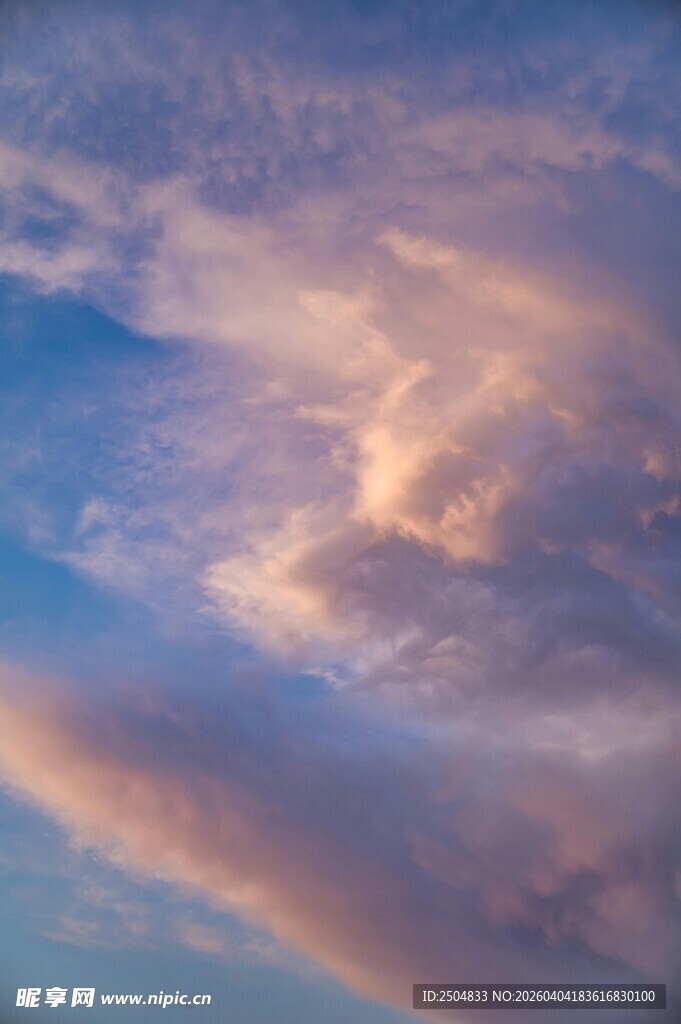 梦幻天空中的绚丽云彩