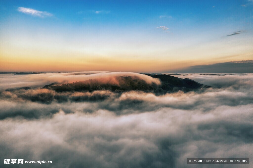云海之上的壮美日出景观