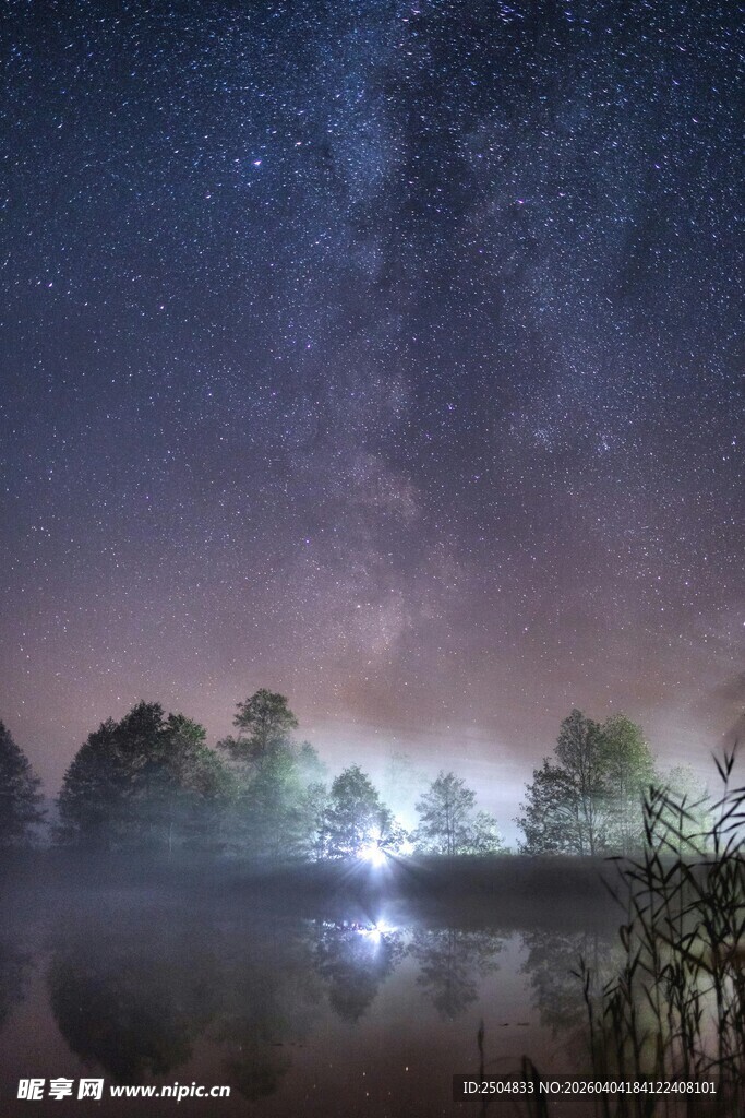 湖畔星空夜景梦幻画面