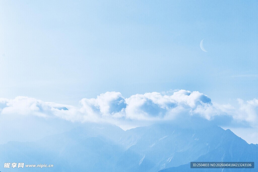 云海中的远山美景