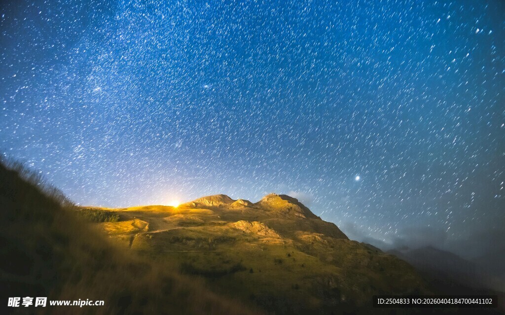 山间星空夜景
