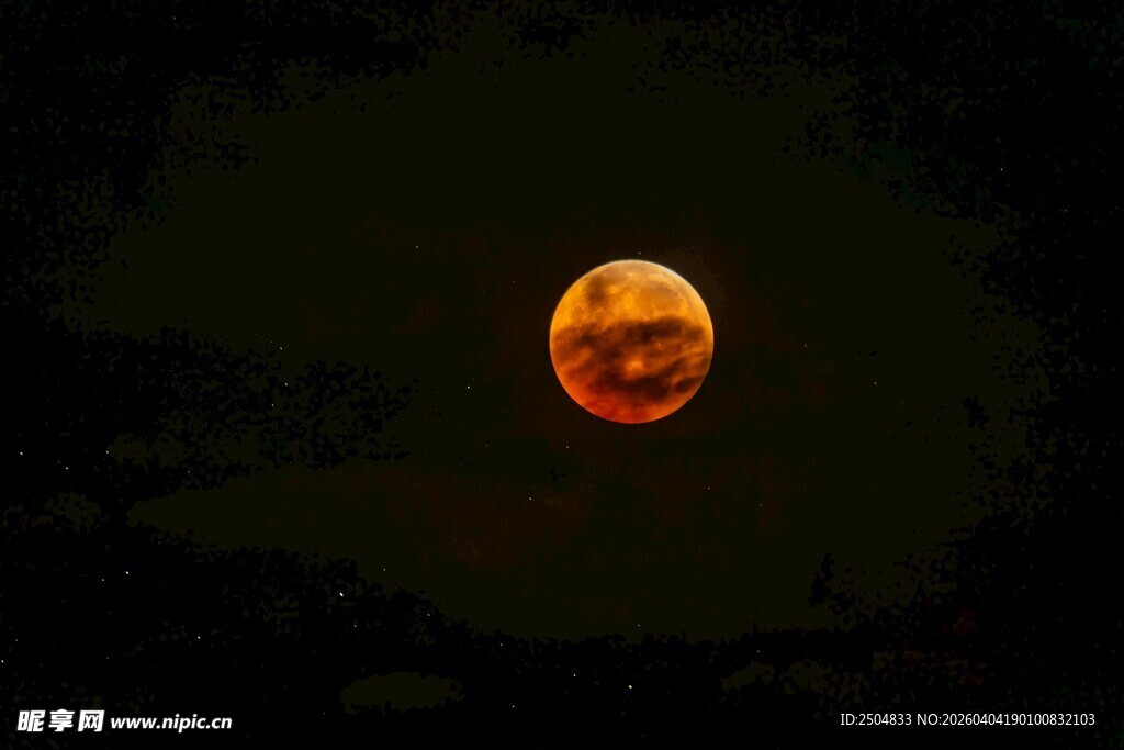 夜空中的红月