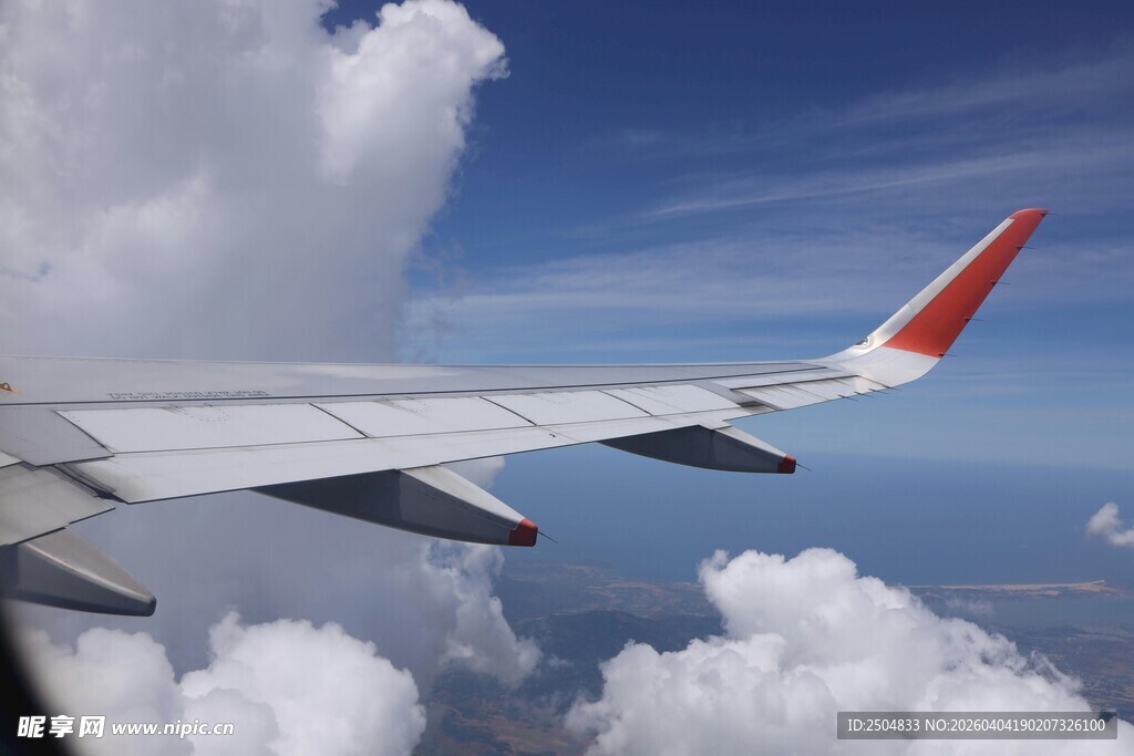 飞机机翼云端美景