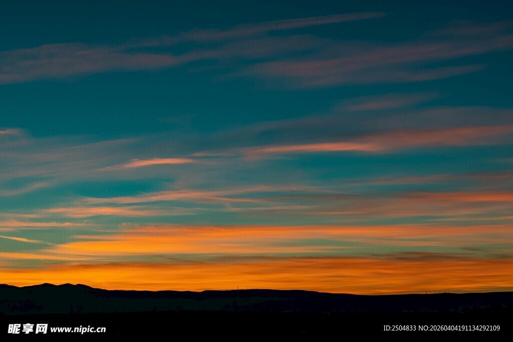 黄昏时分绚丽天空美景