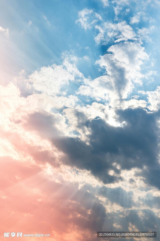 梦幻天空晚霞与云朵