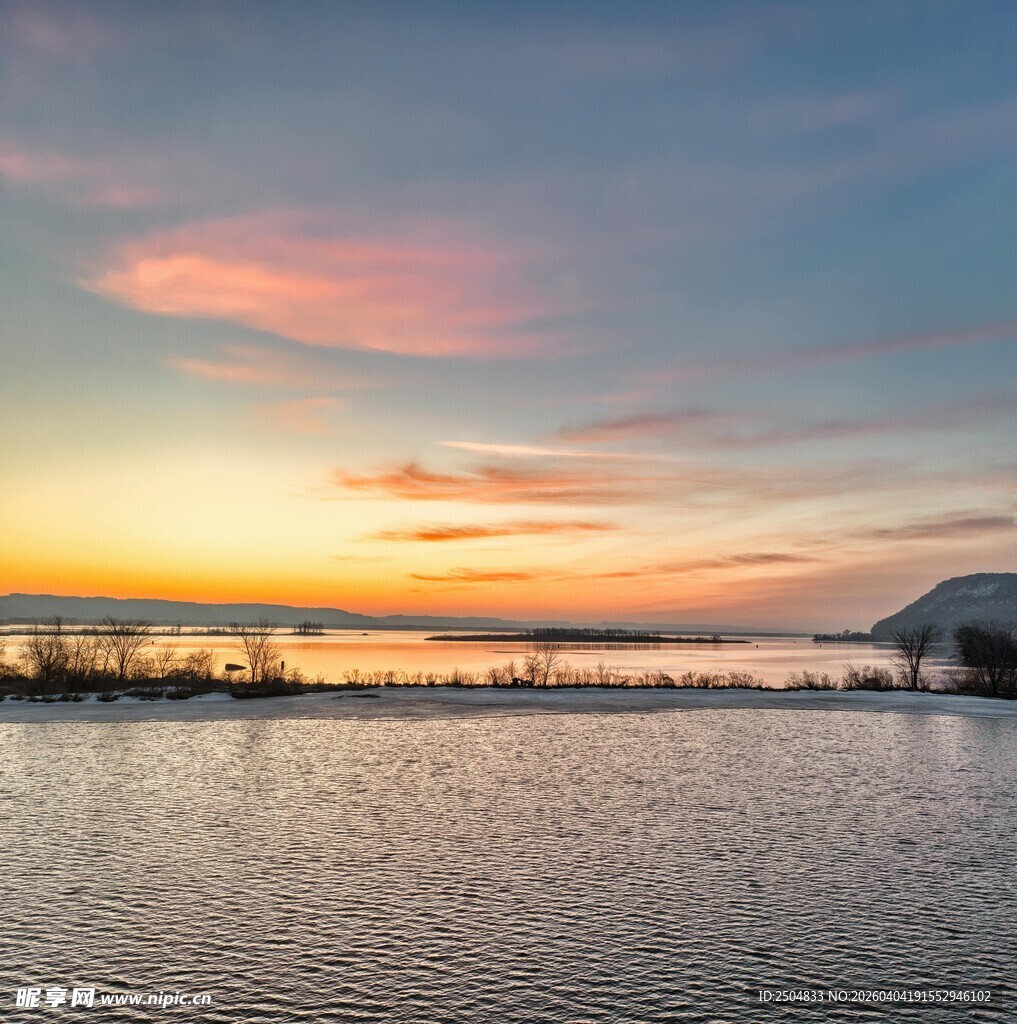 湖畔绝美日落风光