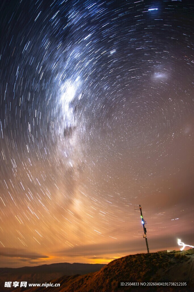 星空下的孤独守望者