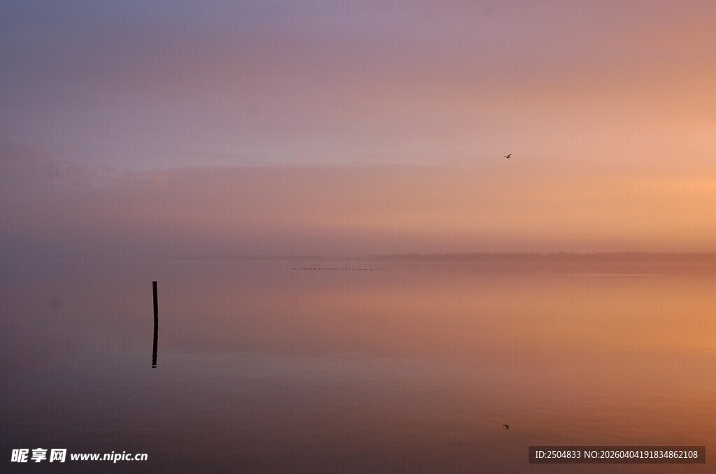 海上日落静谧美景