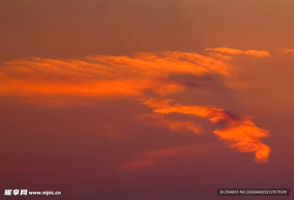 晚霞中的绚丽云彩